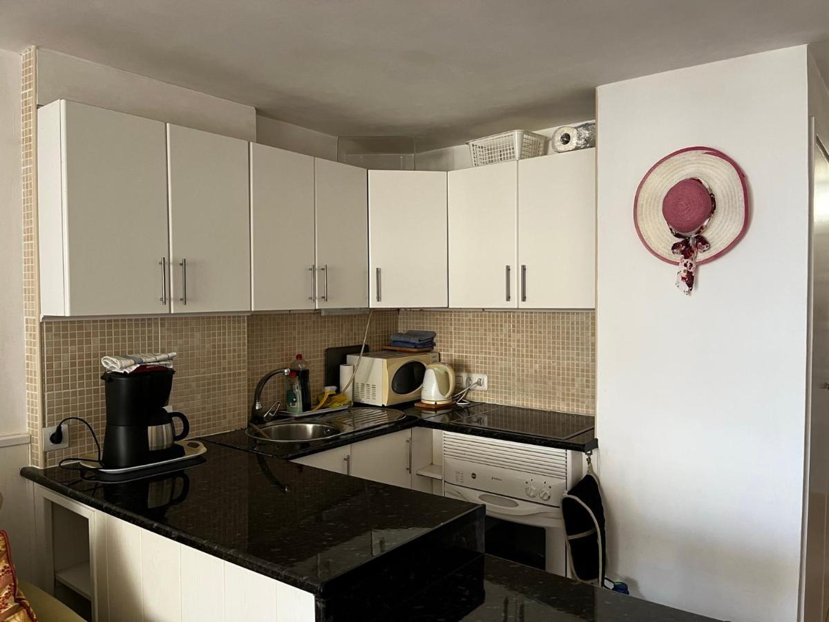 Borinquen Studio Apartment Playa Fanabe Luaran gambar